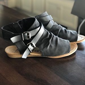 EUC Blowfish Black Canvas Gladiator Sandal Sz 8.5